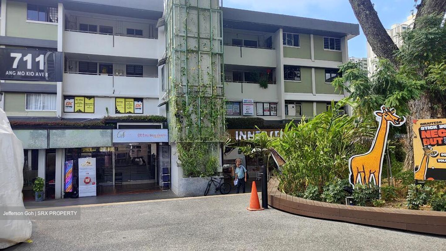 Ang Mo Kio Avenue 8 (D20), Shop House #527570891